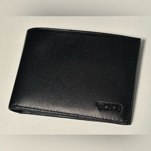 TUMI Black Delta Slim single leather wallet 3x4.375 new in box